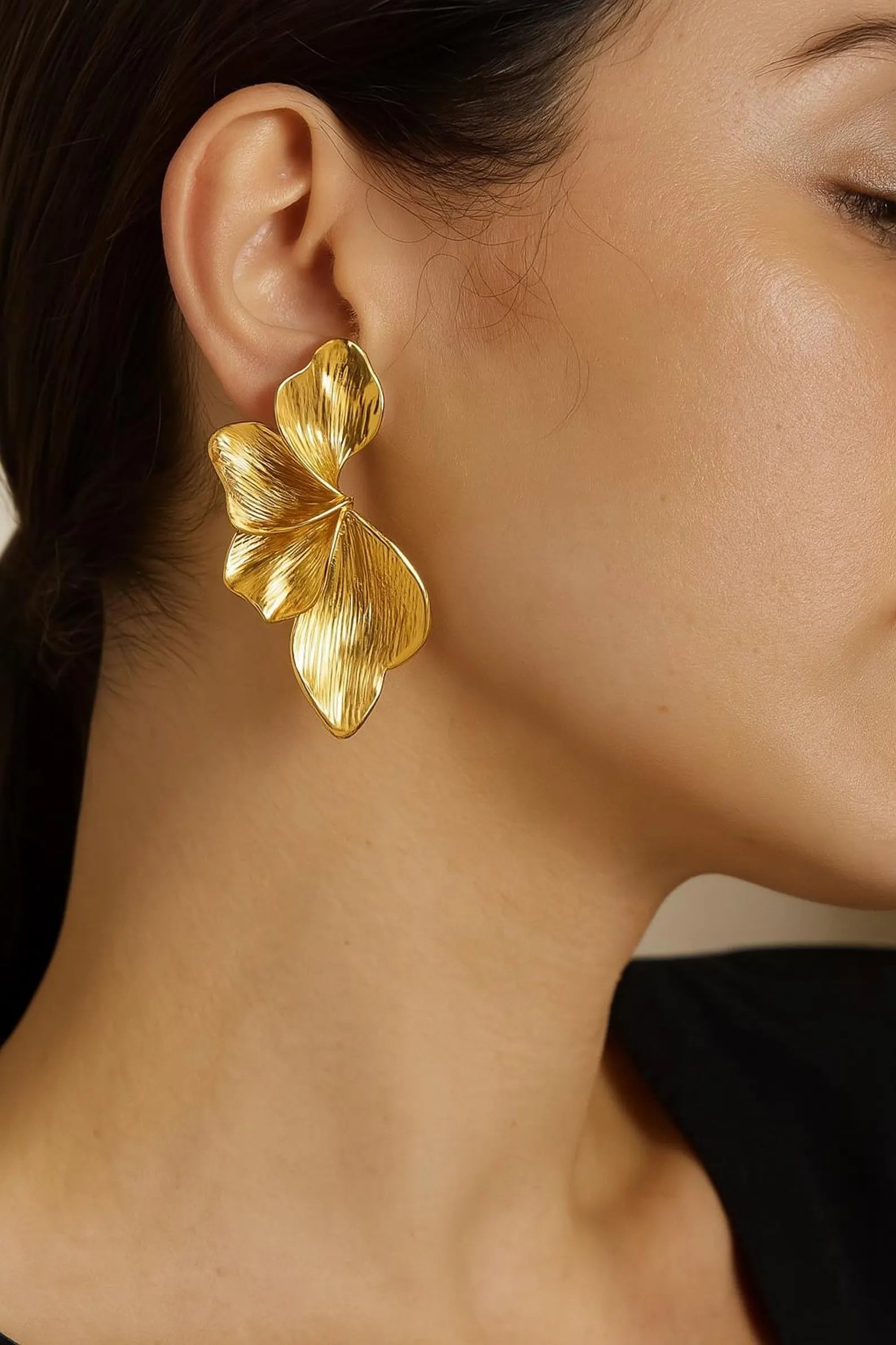 Chunky Leaf Drop Earrings – Gold & Silver Statement Dangles | AlaraNYC